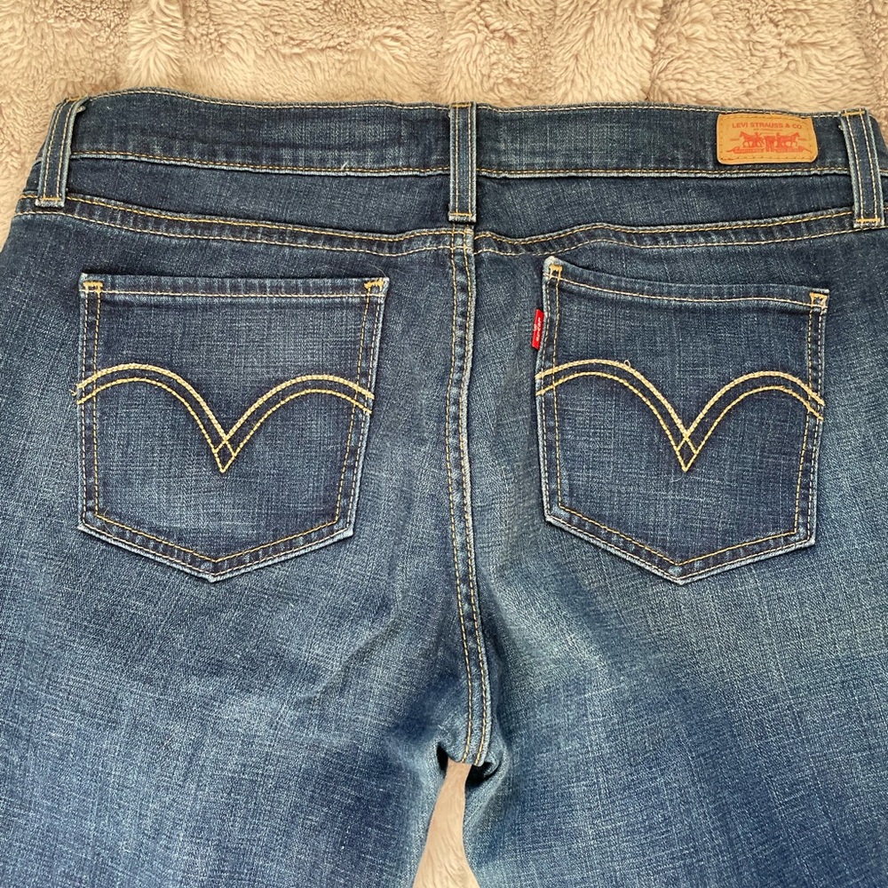 Curvy Levi’s flare